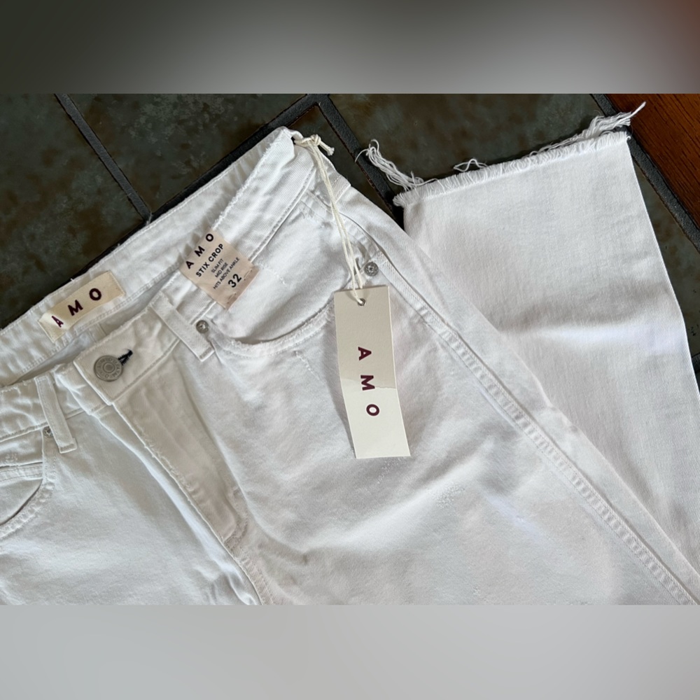 AMO “Stix Crop” Jeans in Sea Salt size 32 - (NWT)